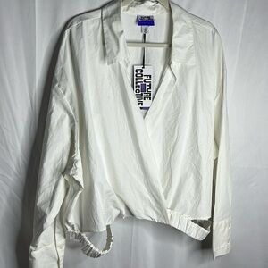 NWT 4x plus white future collection top